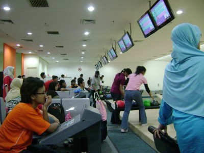 18 lanes,50 bowlers