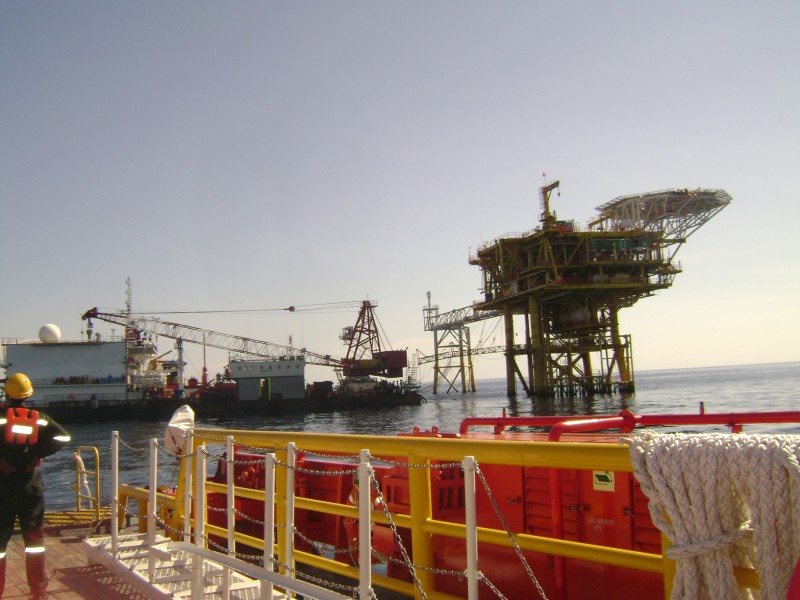 see the workover barge? :)